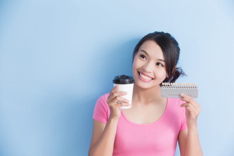 Alimentos que manchan los dientes